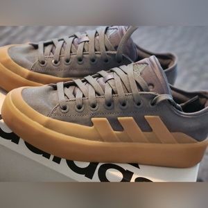 Woman sneakers Adidas
